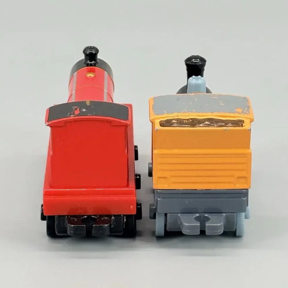 Learning Curve 2002 Thomas Tank Train Engine Station Round House Take Along +